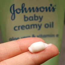 Johnson's Baby Creamy Oil