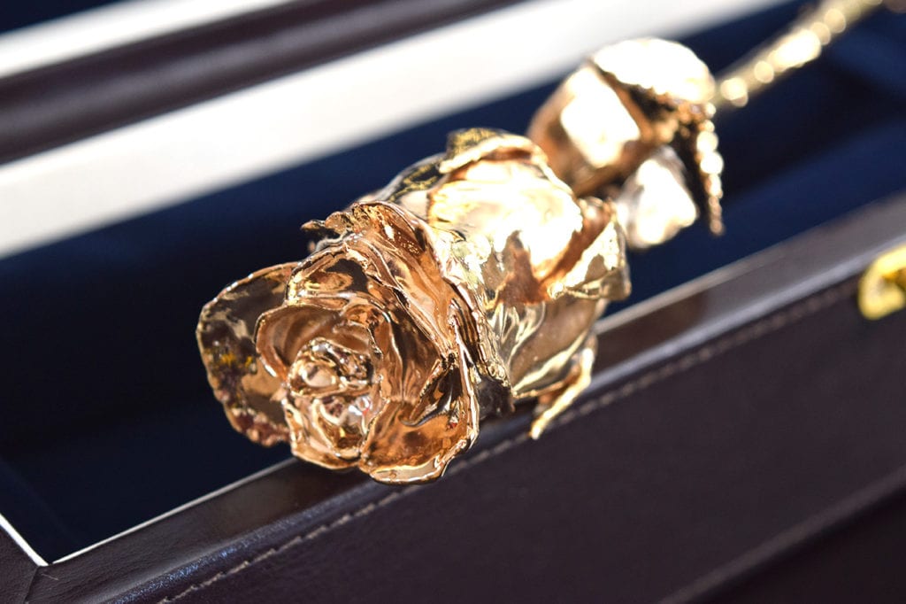 The Eternity Rose – A Precious Gift Loved Ones Will Cherish