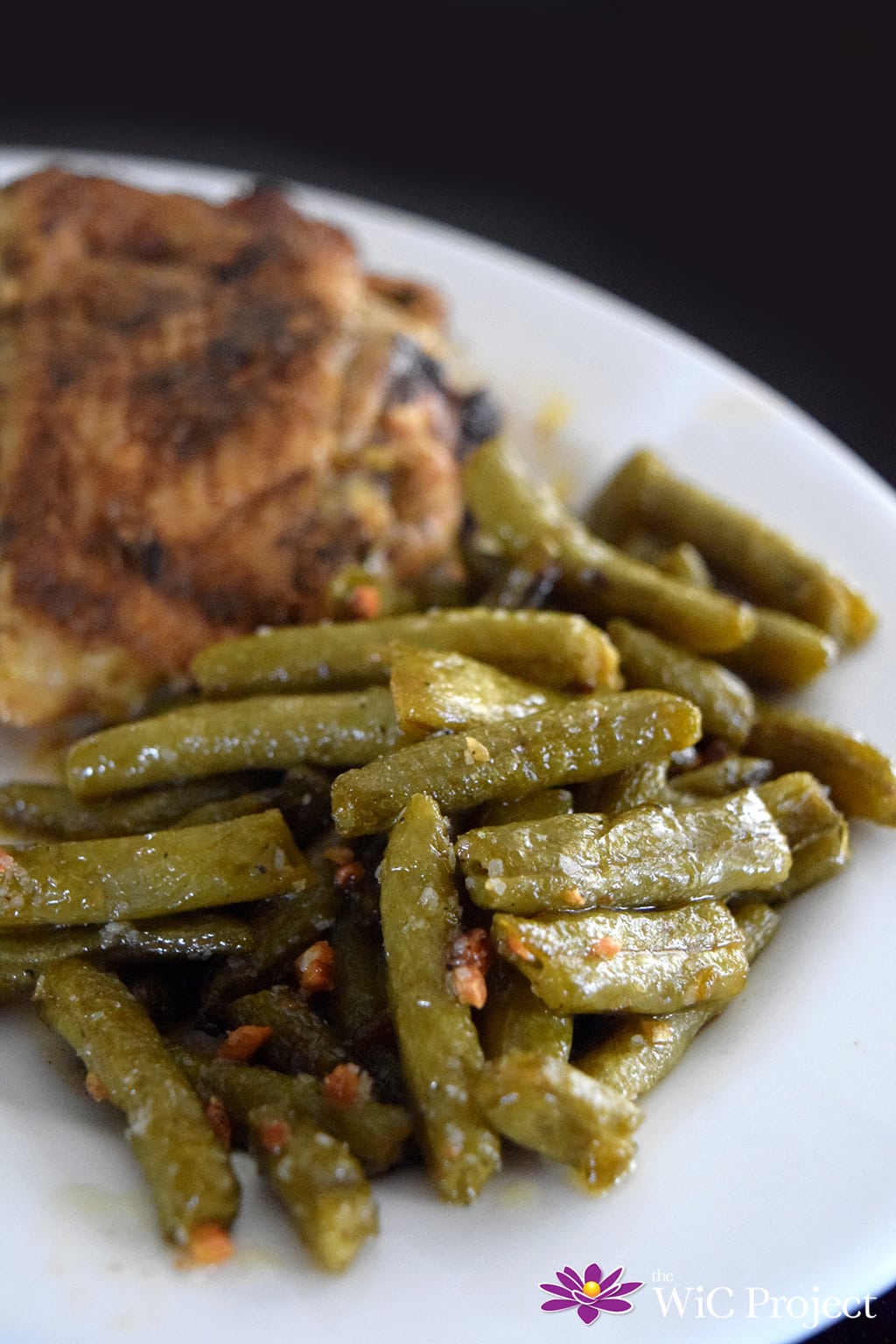Butter & Garlic Canned Green Beans - A delicious and easy-to-make side dish made with canned green beans, garlic, butter, and seasonings.
