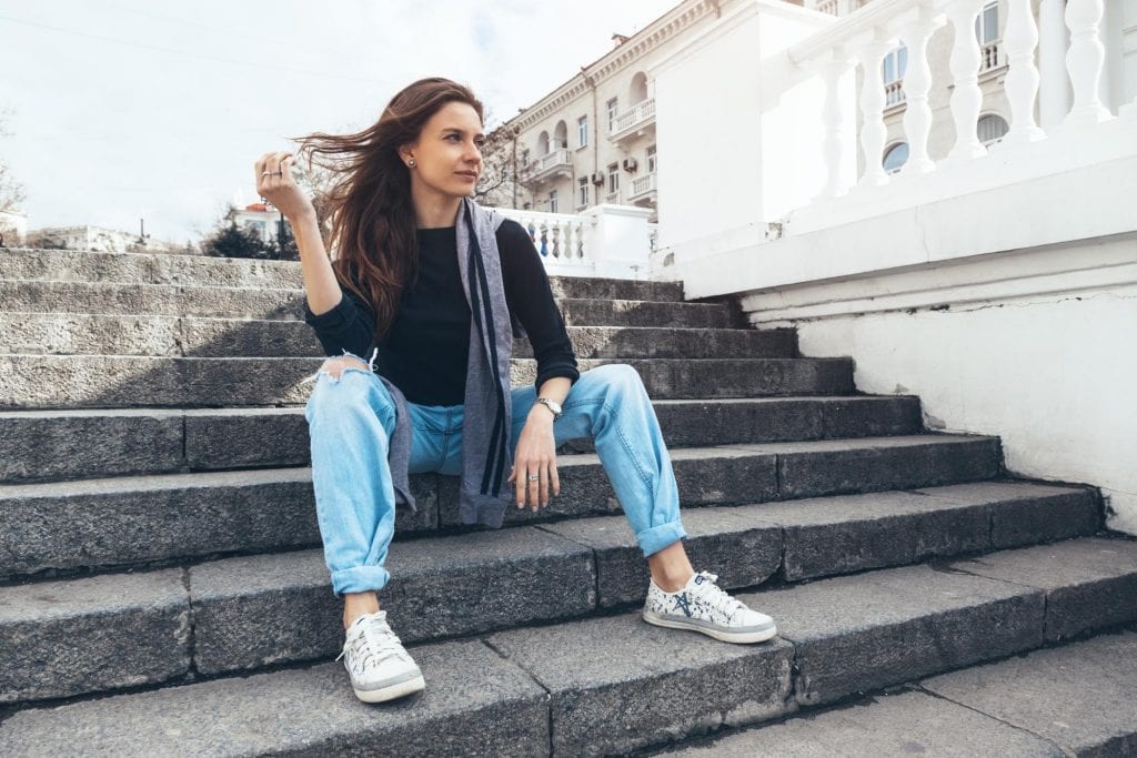 Here's How You Can Look Great and Be Comfortable on Long Flights - Loose Fitting Clothes