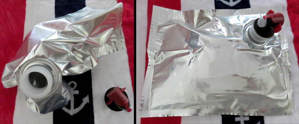 Displays the Beverage Bag in the PortoVino Wine Purse