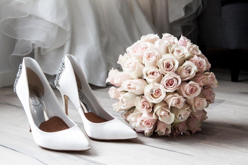 Insanely Easy Ways to Save Money on your Upcoming Wedding