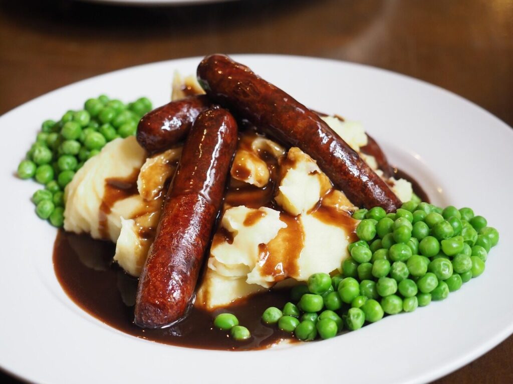 bangers, mash, peas, gravy, sauce, potatoes, sausage, meat, food, british, england, bangers, mash, peas, gravy, gravy, gravy, gravy, gravy