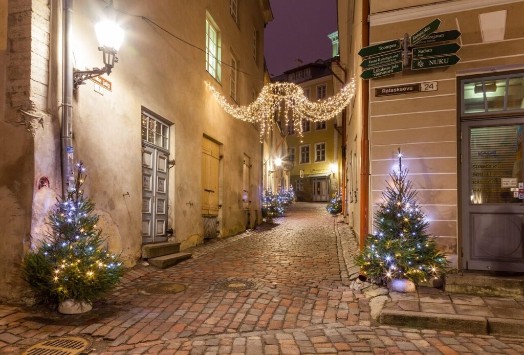 tallinn, streets, lights, christmas tree, christmas, winter, bridge, paving stone, flashlight, street, light, lighting, city, old, dark, christmas tree, christmas tree, christmas, christmas, christmas, christmas, christmas